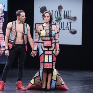 Alizée et son compagnon Grégoire Lyonnet - Défilé du 21ème salon du chocolat à la porte de Versailles à Paris le 27 octobre 2015. Denis Guignebourg / Bestimage