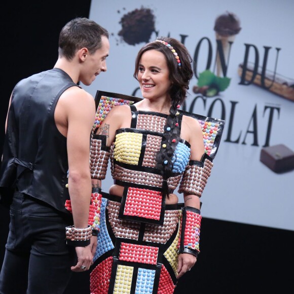 Alizée et son compagnon Grégoire Lyonnet - Défilé du 21ème salon du chocolat à la porte de Versailles à Paris le 27 octobre 2015. Denis Guignebourg / Bestimage