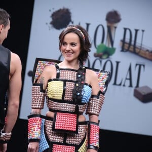 Alizée et son compagnon Grégoire Lyonnet - Défilé du 21ème salon du chocolat à la porte de Versailles à Paris le 27 octobre 2015. Denis Guignebourg / Bestimage