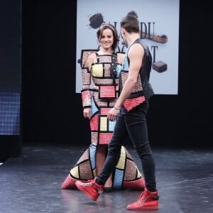 Alizée et son compagnon Grégoire Lyonnet - Défilé du 21ème salon du chocolat à la porte de Versailles à Paris le 27 octobre 2015. © Denis Guignebourg / Bestimage27/10/2015 - Paris