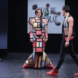 Alizée et son compagnon Grégoire Lyonnet - Défilé du 21ème salon du chocolat à la porte de Versailles à Paris le 27 octobre 2015. Denis Guignebourg / Bestimage