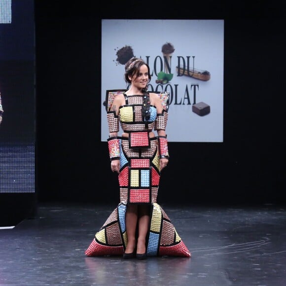 Alizée et son compagnon Grégoire Lyonnet - Défilé du 21ème salon du chocolat à la porte de Versailles à Paris le 27 octobre 2015. Denis Guignebourg / Bestimage