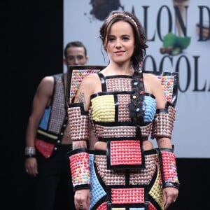 Alizée et son compagnon Grégoire Lyonnet - Défilé du 21ème salon du chocolat à la porte de Versailles à Paris le 27 octobre 2015. Denis Guignebourg / Bestimage