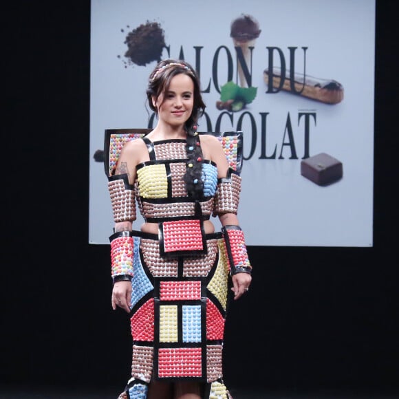 Alizée et son compagnon Grégoire Lyonnet - Défilé du 21ème salon du chocolat à la porte de Versailles à Paris le 27 octobre 2015. Denis Guignebourg / Bestimage