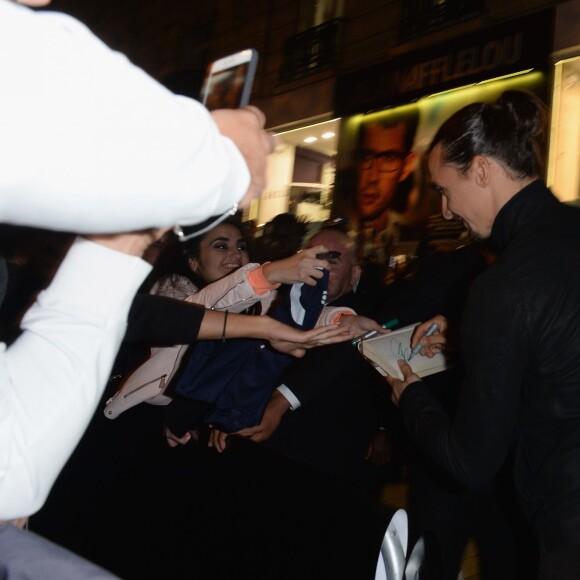 Zlatan Ibrahimovic assiste au lancement de son parfum, "Zlatan", au magasin Marionnaud sur les Champs-Élysées. Paris, le 27 octobre 2015.