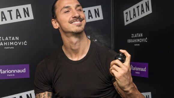 Zlatan Ibrahimovic lors du lancement de son parfum, "Zlatan", au magasin Marionnaud sur les Champs-Élysées. Paris, le 27 octobre 2015.