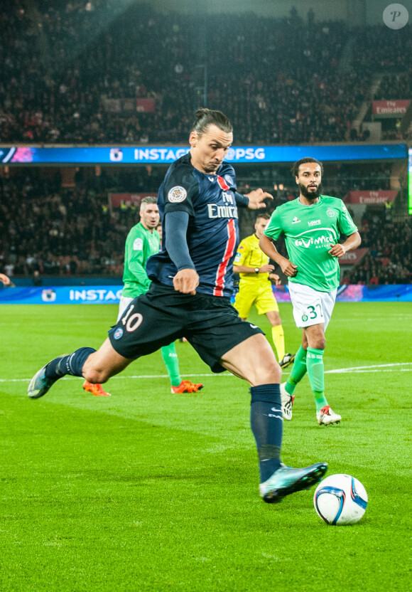 Zlatan Ibrahimovic lors du match Paris Saint-Germain - A.S. Saint-Etienne au Parc des Princes. Paris, le 25 octobre 2015.