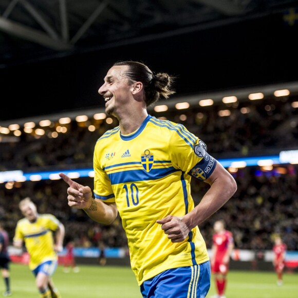 Zlatan Ibrahimovic lors du match de football entre la Suède et la Moldavie à Solna près de Stockholm, le 12 octobre 2015.