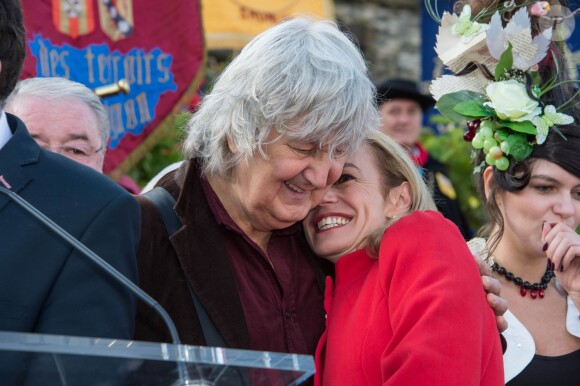 Sandrine Bonnaire et Jacques Higelin tendrement complices à Paris, le 11 octobre 2014.