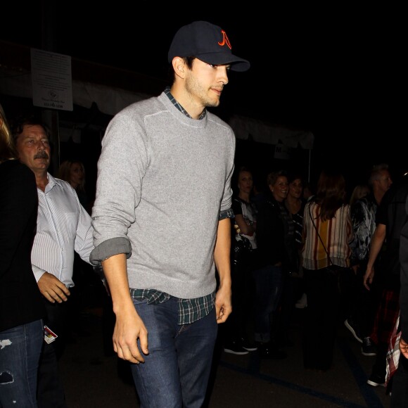 Ashton Kutcher et Mila Kunis - La tournée de Madonna, Rebel Heart Tour, s'est arrêtée au Forum d'Inglewood, Los Angeles, le 27 octobre 2015