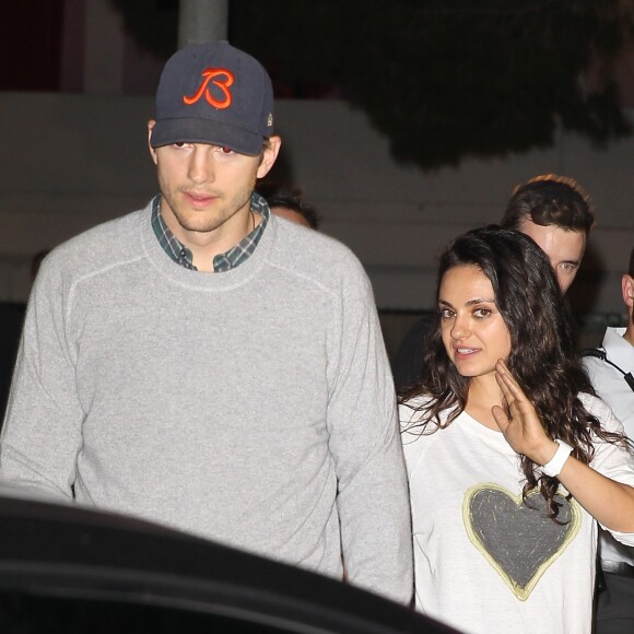 Ashton Kutcher et Mila Kunis - La tournée de Madonna, Rebel Heart Tour, s'est arrêtée au Forum d'Inglewood, Los Angeles, le 27 octobre 2015