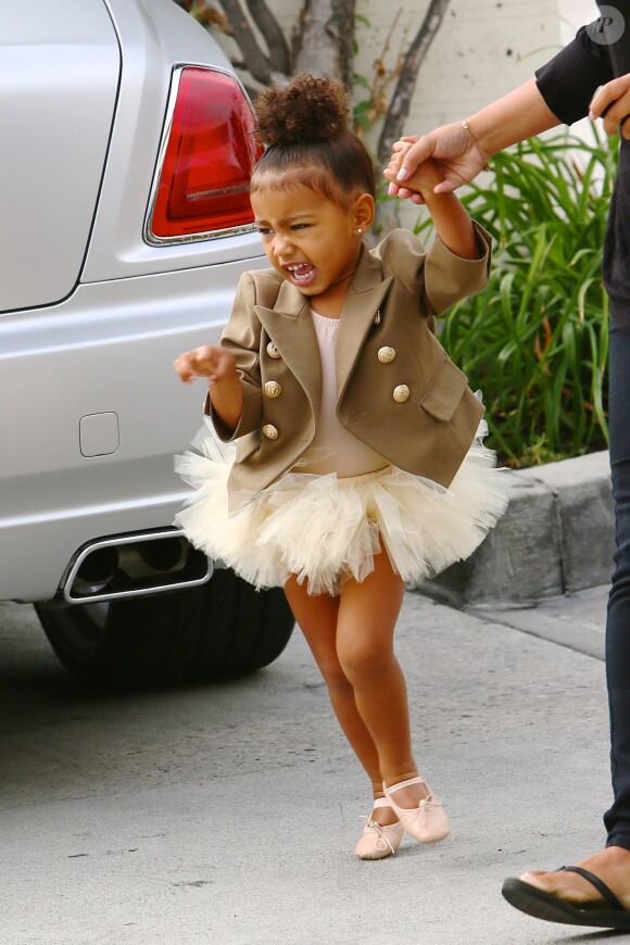 North West et sa nounou se rendent aux Miss Melodee Studios pour la leçon de danse de la fille de Kim Kardashian et Kanye West. Tarzana, le 28 octobre 2015.