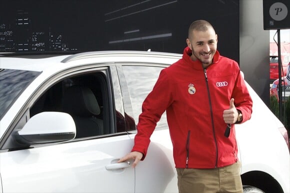 Karim Benzema reçoit sa voiture Audi à Valdebebas, le 1er décembre 2014