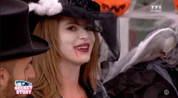 Emilie déguisée pour Halloween, dans l'hebdo de Secret Story 9, le vendredi 30 octobre 2015 sur TF1.