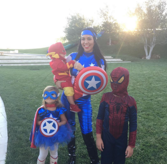 Kourtney Kardashian a passé un Halloween 2015 placé sous le signe des super-héros avec ses enfants