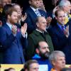 Le prince Harry, son frère le prince William et leur grand-père le du d'Edimbourg ont assisté à la victoire des All Blacks, lors de la 8e édition de la coupe du monde de rugby au Royaume-Uni, le 31 octobre 2015