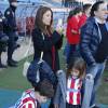 Olalla Dominguez, la femme de Fernando Torres et leurs enfants Nora et Leo au stade Vicente Calderon de Madrid le 4 janvier 2015
