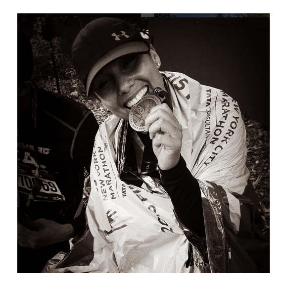 La chanteuse Alicia Keys, soutenue par son mari Swizz Beatz et leur fils Egypt a couru le marathon de New-York, ce 1er novembre 2015.