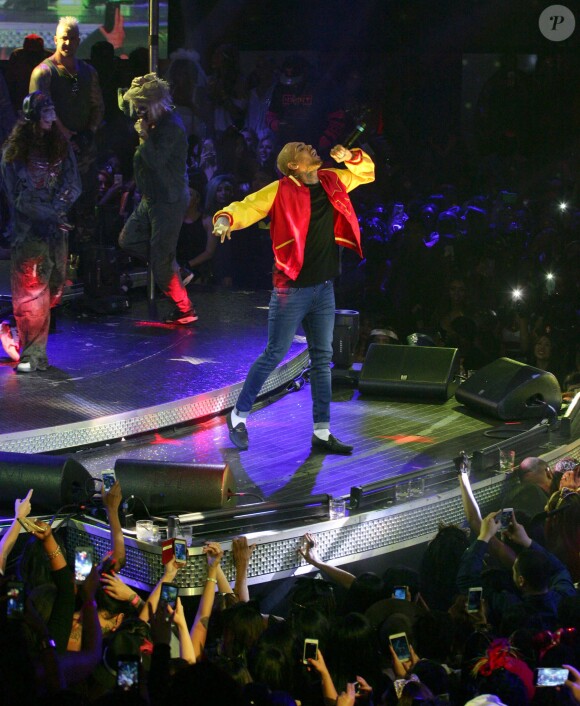Chris Brown enflamme le Drai's lors de la soirée Halloween de la boîte de nuit. Las Vegas, le 31 octobre 2015.
