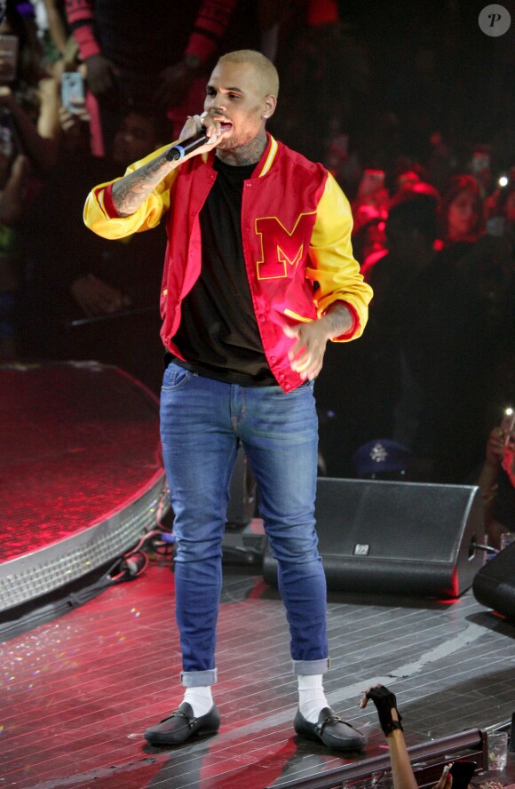 Chris Brown enflamme le Drai's lors de la soirée Halloween de la boîte de nuit. Las Vegas, le 31 octobre 2015.
