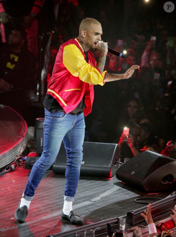 Chris Brown enflamme le Drai's lors de la soirée Halloween de la boîte de nuit. Las Vegas, le 31 octobre 2015.