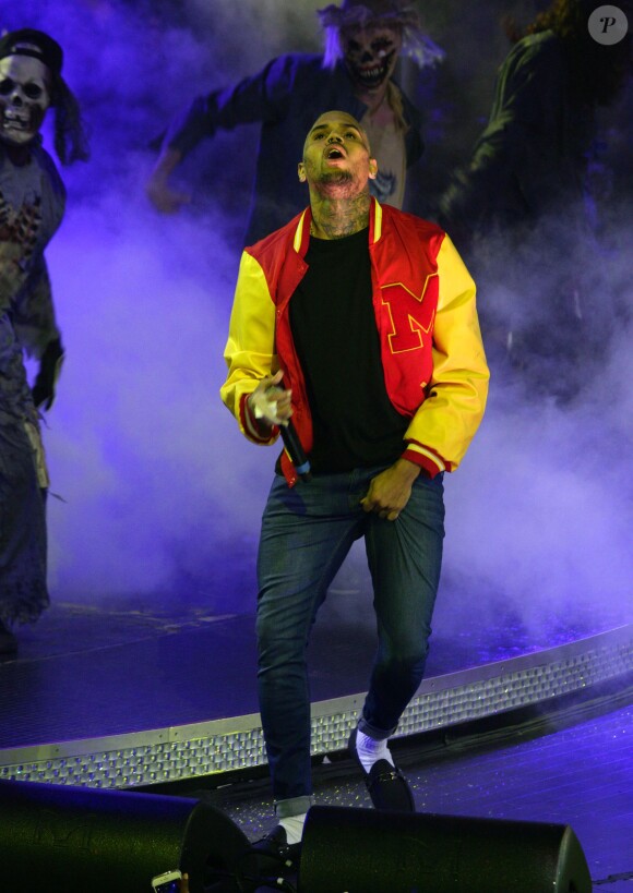 Chris Brown enflamme le Drai's lors de la soirée Halloween de la boîte de nuit. Las Vegas, le 31 octobre 2015.