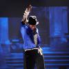 Chris Brown rend hommage à Michael Jackson lors des BET Awards 2010 à Los Angeles.