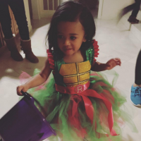 Chris Brown : Sa fille Royalty en Tortue Ninja, lui en loup garou pour Halloween