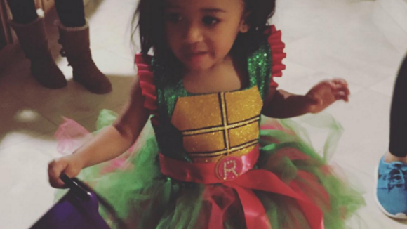 Chris Brown : Sa fille Royalty en Tortue Ninja, lui en loup garou pour Halloween