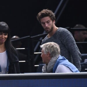 Shy'm encourageait son compagnon Benoît Paire, finalement battu mais fier de lui, lors de son 2e tour contre Gilles Simon au BNP Paribas Masters de Paris le 3 novembre 2015 à l'AccorHotels Arena.