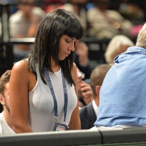 Shy'm encourageait son compagnon Benoît Paire, finalement battu mais fier de lui, lors de son 2e tour contre Gilles Simon au BNP Paribas Masters de Paris le 3 novembre 2015 à l'AccorHotels Arena. Giancarlo Gorassini / BestImage