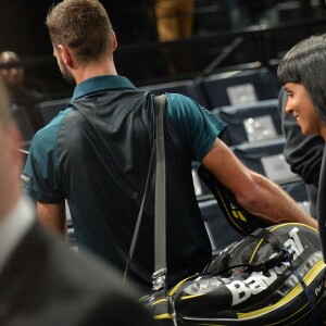 Shy'm encourageait son compagnon Benoît Paire, finalement battu mais fier de lui, lors de son 2e tour contre Gilles Simon au BNP Paribas Masters de Paris le 3 novembre 2015 à l'AccorHotels Arena. Giancarlo Gorassini / BestImage