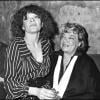 Catherine Allégret et sa mère Simone Signoret lors d'une soirée chez Maxim's à Paris le 26 novembre 1976