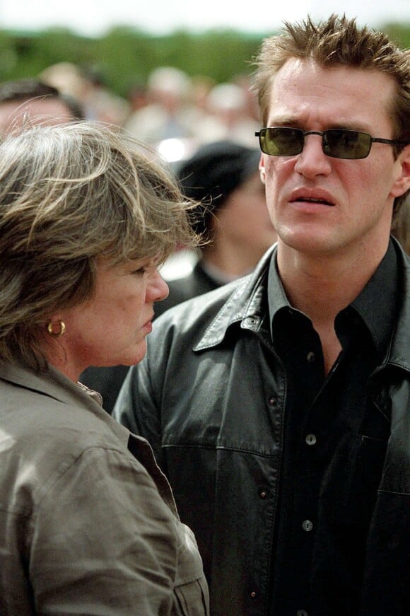 Benjamin Castaldi et Catherine Allégret à Paris le 15 mai 2002 lors des funérailles d'Yves Robert