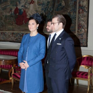 Le prince Daniel, la princesse Victoria, enceinte, et le prince Carl Philip se joignaient au roi Carl XVI Gustaf et à la reine Silvia de Suède lors de la séance photo au palais Drottningholm à Stockholm pour la réception du président tunisien Béji Caïd Essebsi et son épouse Saïda le 4 novembre 2015.