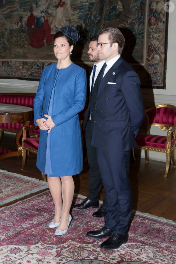 Le prince Daniel, la princesse Victoria, enceinte, et le prince Carl Philip se joignaient au roi Carl XVI Gustaf et à la reine Silvia de Suède lors de la séance photo au palais Drottningholm à Stockholm pour la réception du président tunisien Béji Caïd Essebsi et son épouse Saïda le 4 novembre 2015.