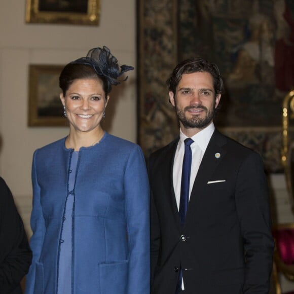 Le prince Daniel, la princesse Victoria, enceinte, et le prince Carl Philip se joignaient au roi Carl XVI Gustaf et à la reine Silvia de Suède lors de la séance photo au palais Drottningholm à Stockholm pour la réception du président tunisien Béji Caïd Essebsi et son épouse Saïda le 4 novembre 2015.