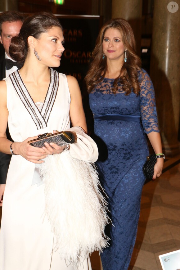 La princesse Victoria et la princesse Madeleine de Suède, enceinte de la princesse Leonore, en décembre 2013 lors d'un gala à Stockholm pour les 70 ans de la reine Silvia.