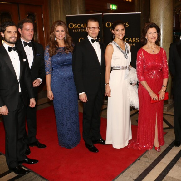 La princesse Victoria et la princesse Madeleine de Suède, enceinte de la princesse Leonore, en décembre 2013 lors d'un gala à Stockholm pour les 70 ans de la reine Silvia.