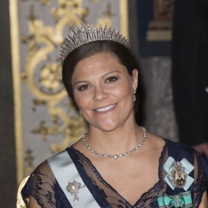 La princesse Victoria, enceinte, participait au dîner d'Etat donné par le roi Carl XVI Gustaf et la reine Silvia de Suède le 4 novembre 2015 au palais Drottningholm à Stockholm un dîner d'Etat en l'honneur du président tunisien Béji Caïd Essebsi et son épouse Saïda.