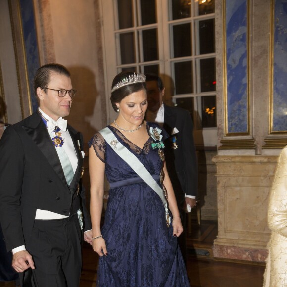 La princesse Victoria, enceinte, participait au dîner d'Etat donné par le roi Carl XVI Gustaf et la reine Silvia de Suède le 4 novembre 2015 au palais Drottningholm à Stockholm un dîner d'Etat en l'honneur du président tunisien Béji Caïd Essebsi et son épouse Saïda.