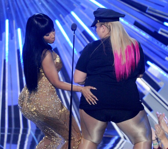 Nicki Minaj et Rebel Wilson  lors des MTV Video Music Awards à Los Angeles le 30 août 2015