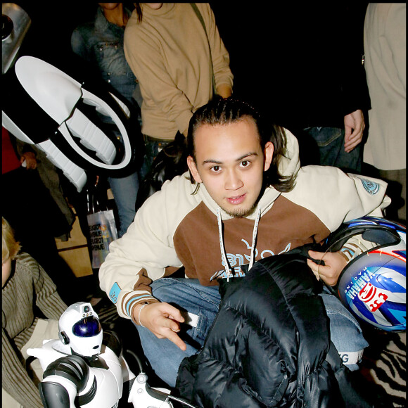 Billy Crawford à la soirée Robomecanic au Planet Hollywood de PAris, le 9 septembre 2005