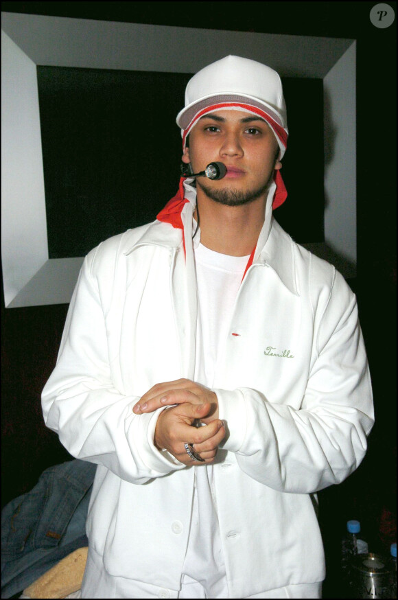 Billy Crawford en showcase au Vip Room à Paris, le 1er décembre 2004