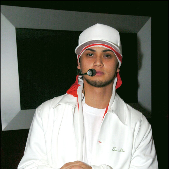 Billy Crawford en showcase au Vip Room à Paris, le 1er décembre 2004