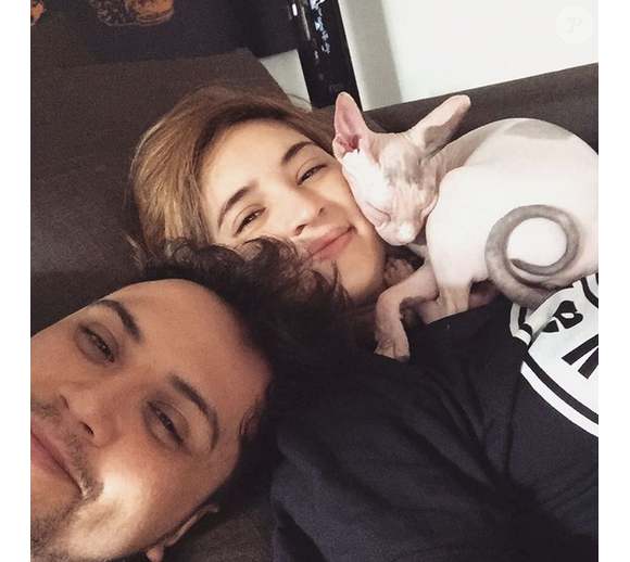 Billy Crawford, sa chérie Coleen Garcia et leur chat / photo postée sur Instagram.