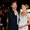 Sam Claflin et sa femme Laura Haddock (enceinte) - Avant-première du film "The Hunger Games - La Révolte : Part 2" à Londres Le 5 novembre 2015.