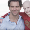 Mika et le jeune Clément, emporté à 11 ans par un cancer, dans un spot pour l'association Imagine for Margo.