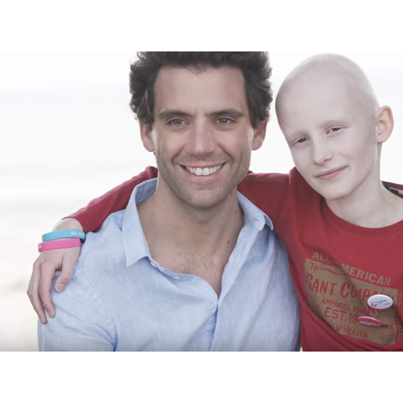Mika et le jeune Clément, emporté à 11 ans par un cancer, dans un spot pour l'association Imagine for Margo.