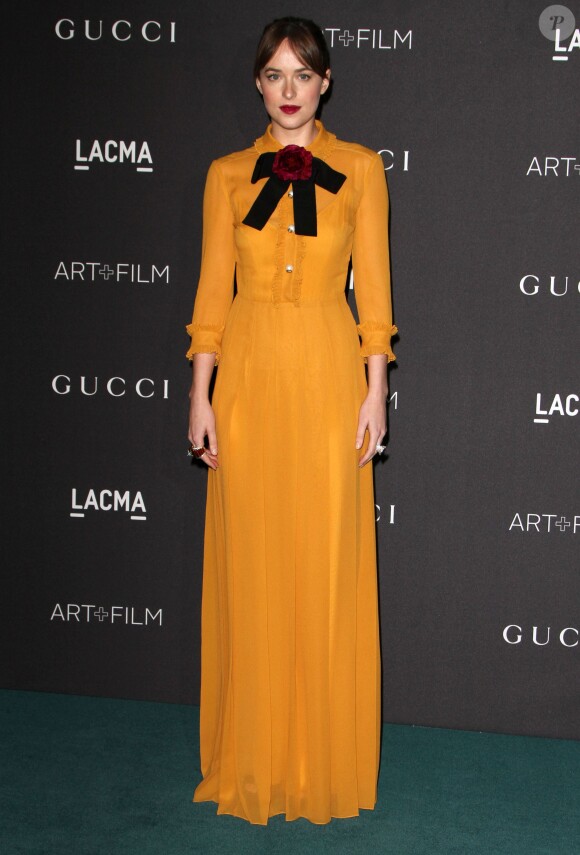 Dakota Johnson assiste au gala Art+Film 2015 du LACMA au LACMA (Los Angeles County Museum of Art). Los Angeles, le 7 novembre 2015.